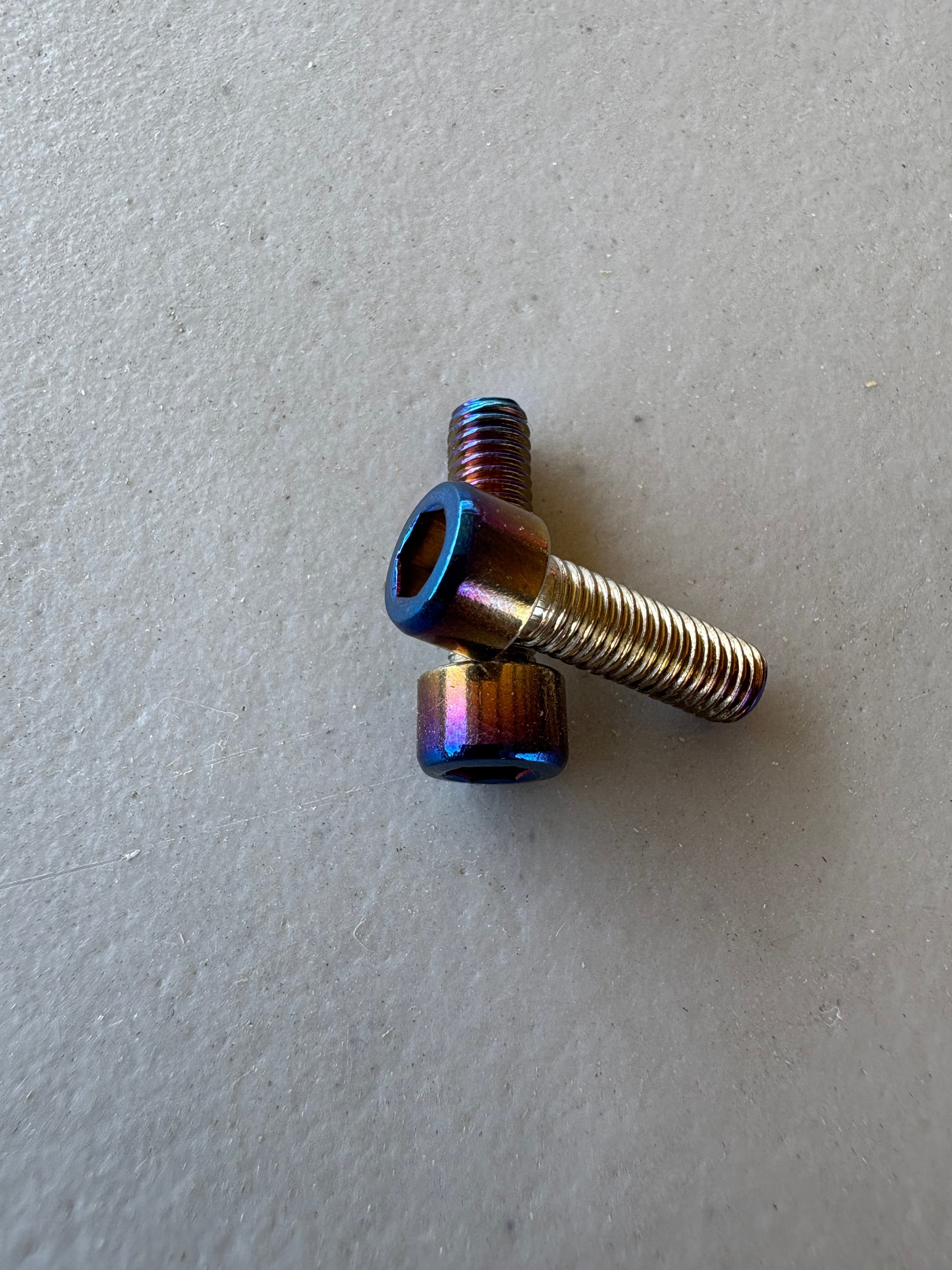 Titanium throttle bolts finish detail