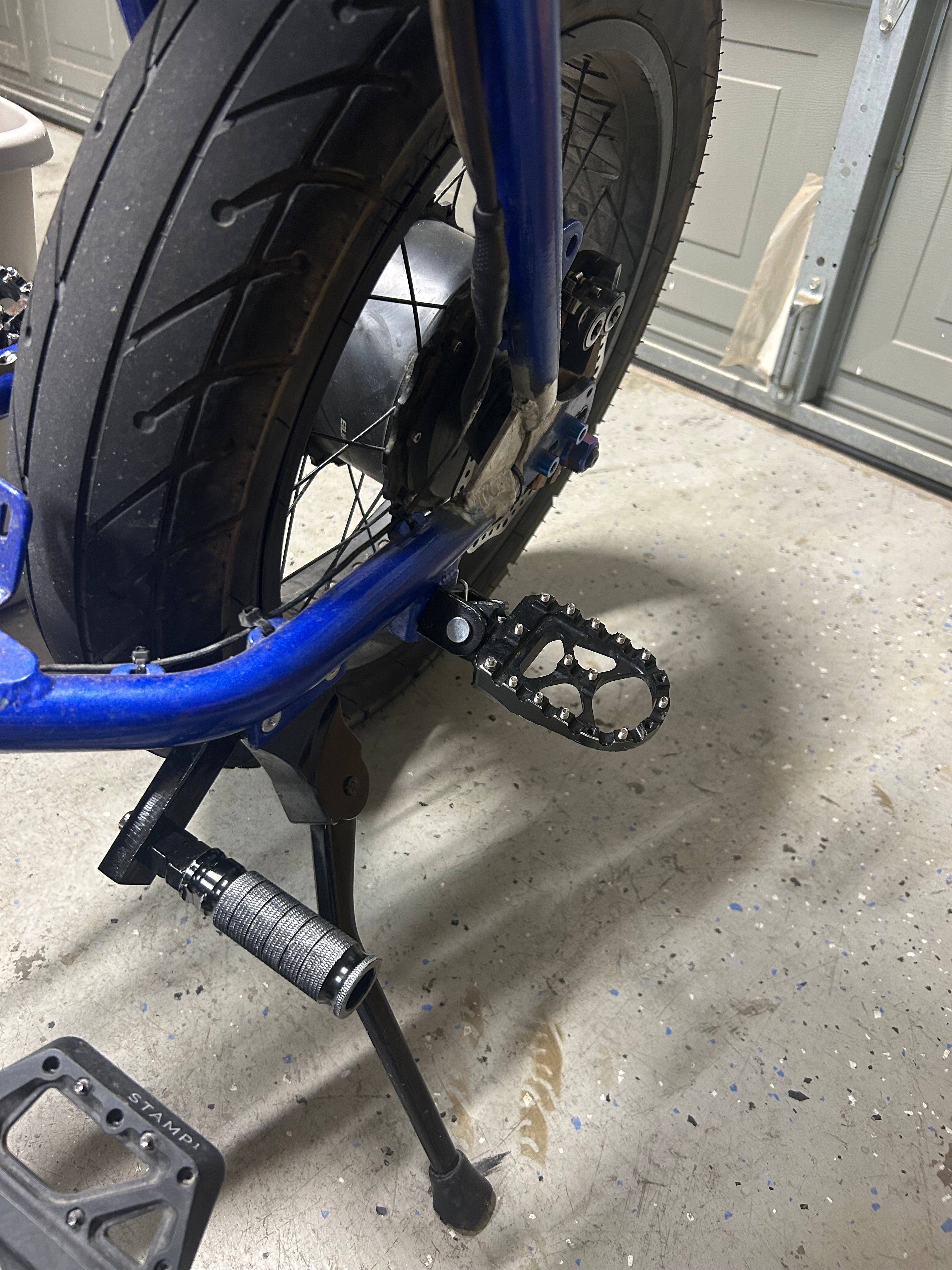MX style peg kit hardware laid out