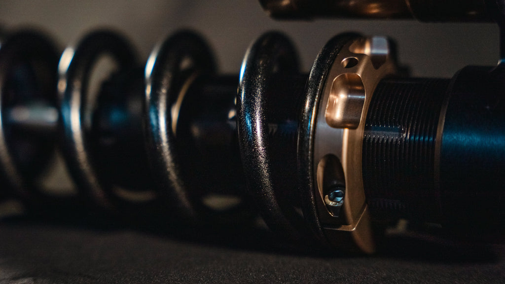 EXT REA MX shock — 4-way adjuster detail