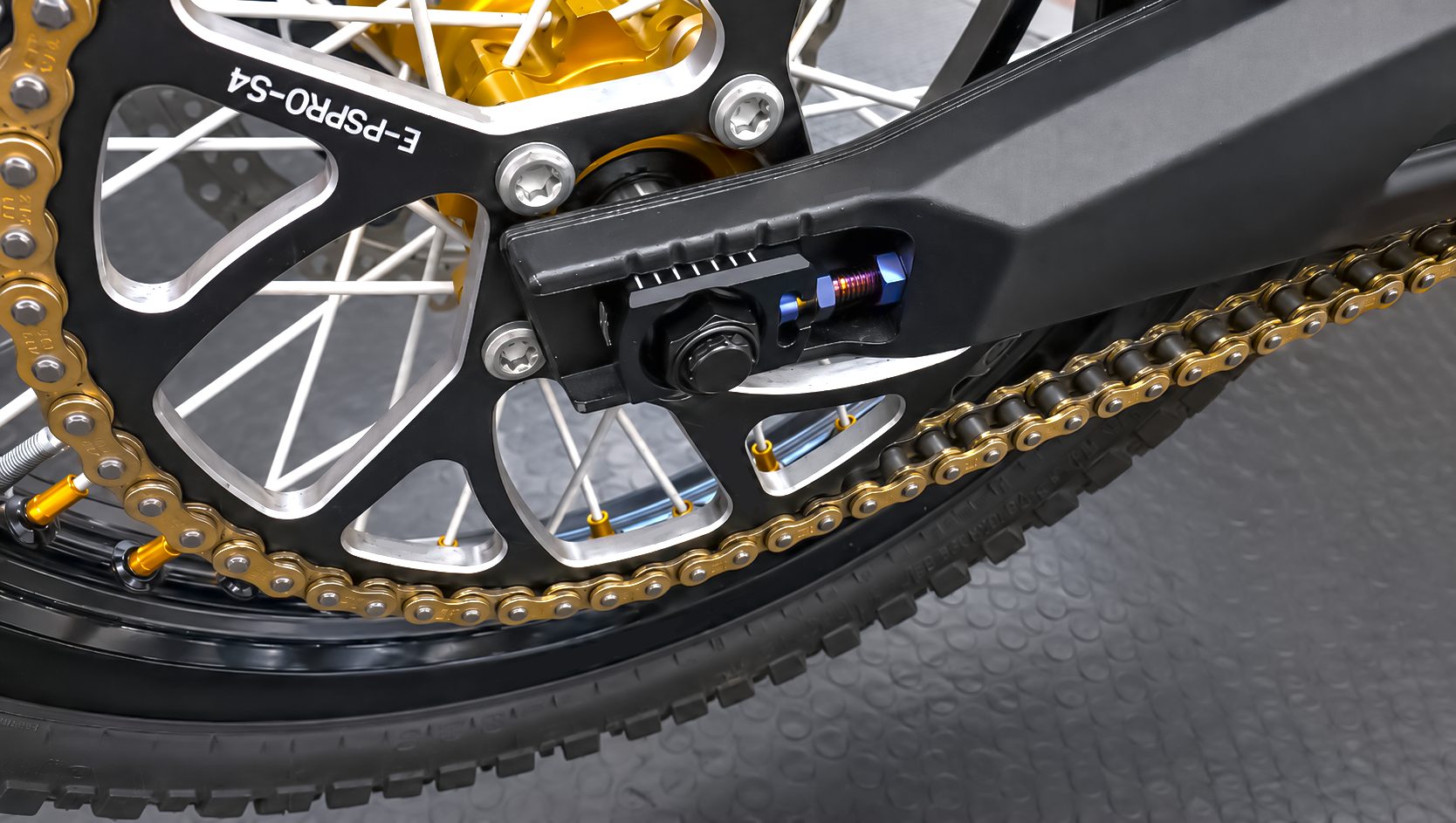 Warp 9 rear axle kit installed on E-Ride Pro 3.0 swingarm