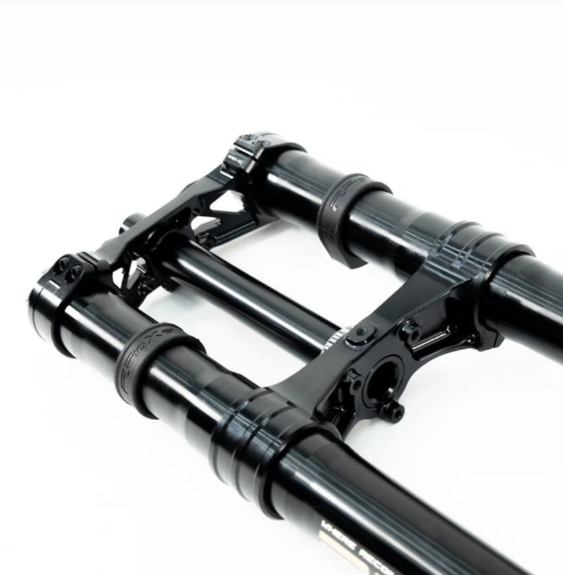 RFloXa Hawk 31 Max fork crown and adjusters — detail view