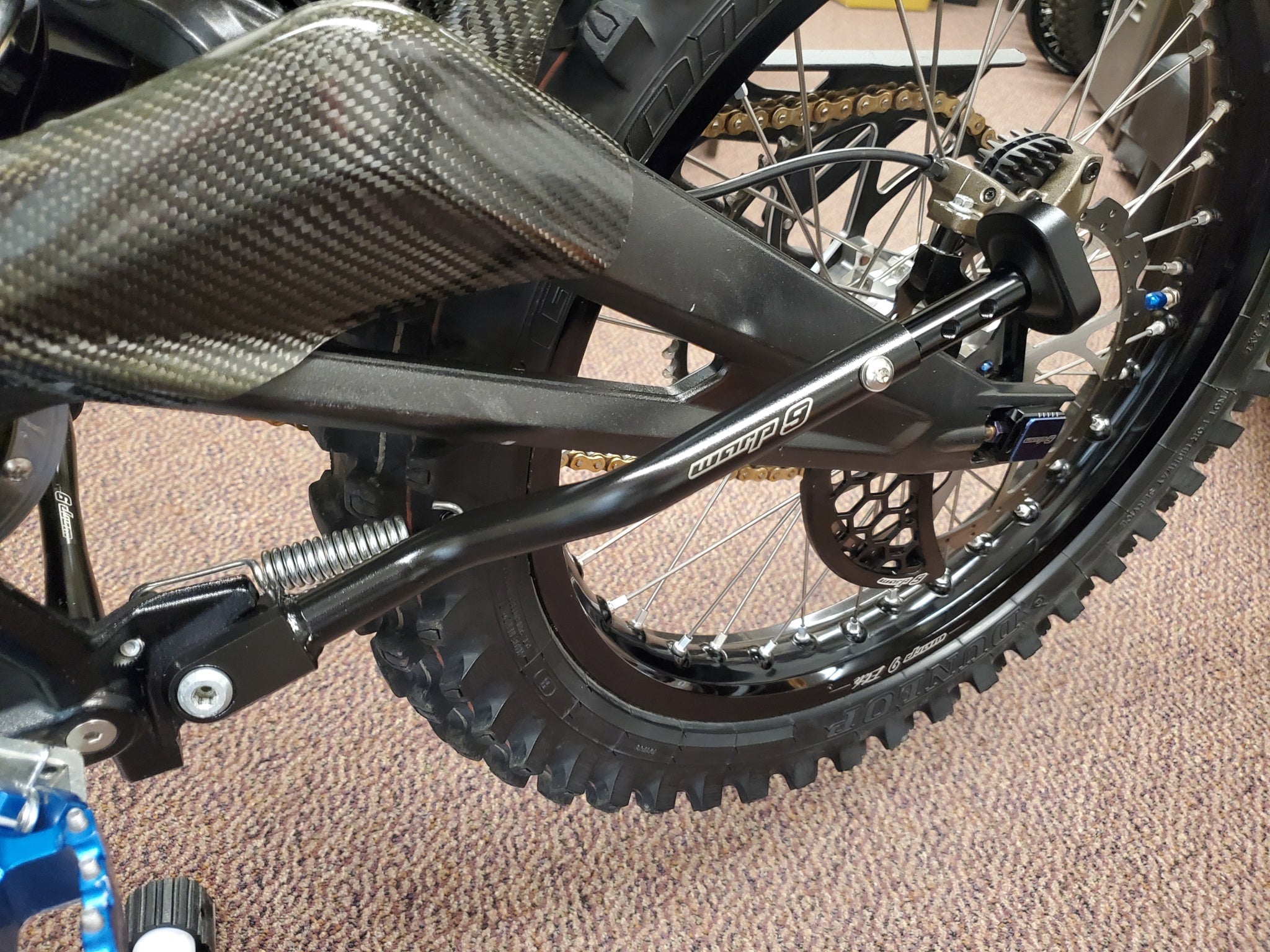 Warp 9 Talaria kickstand aluminum foot close-up
