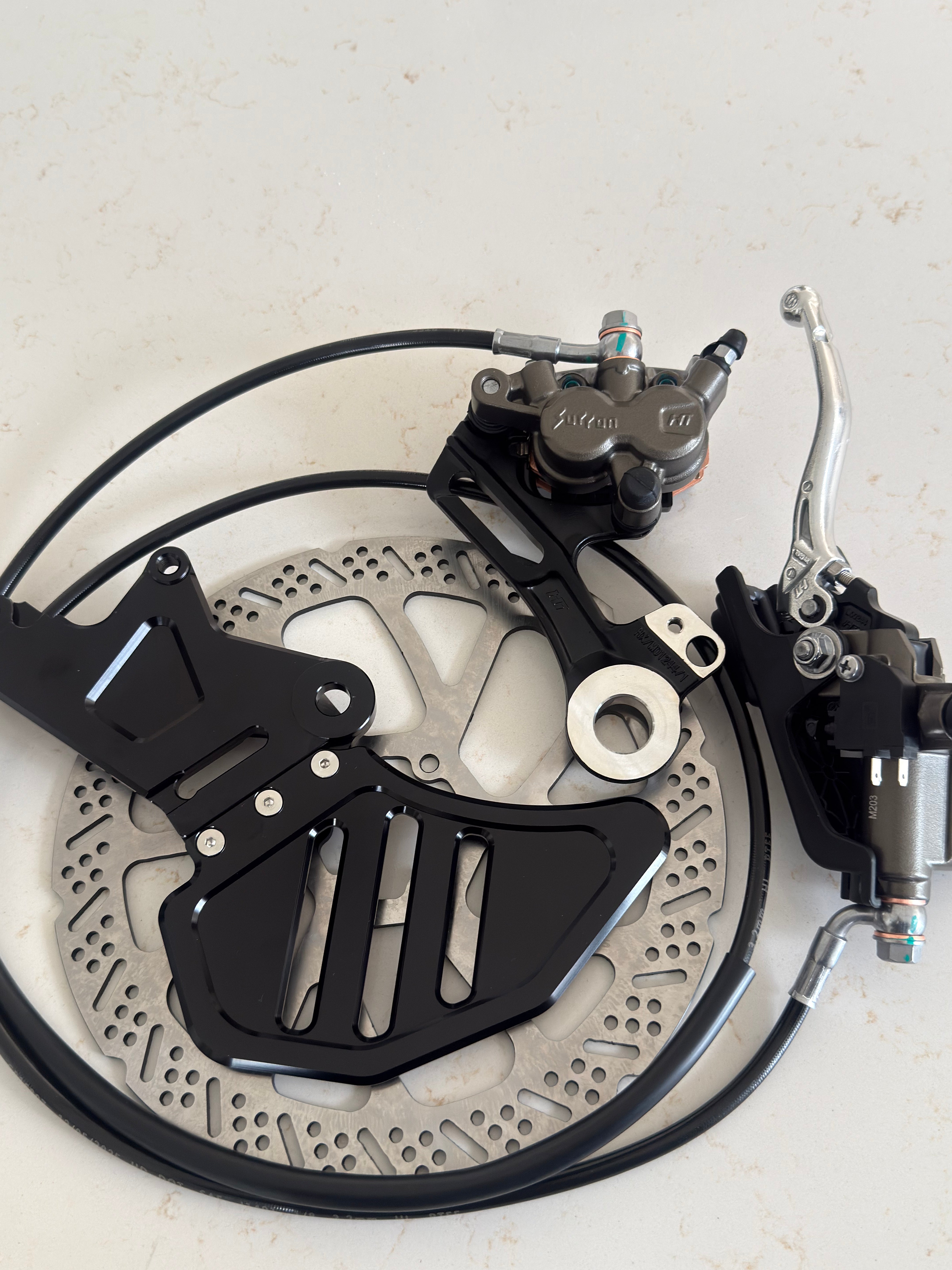 Ultra Bee master cylinder included in the rear moto brake kit