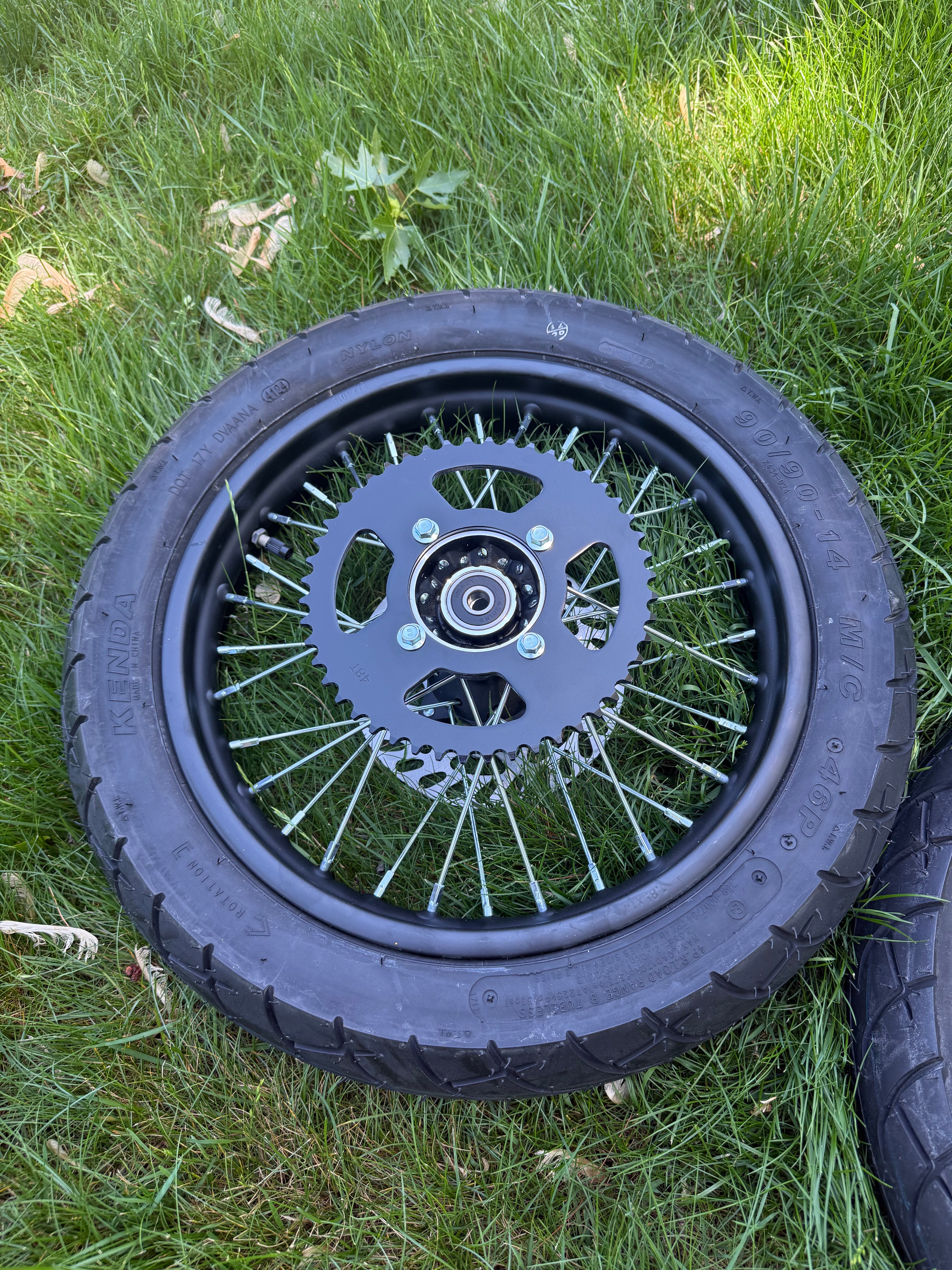 Supermoto wheel hub and axle detail