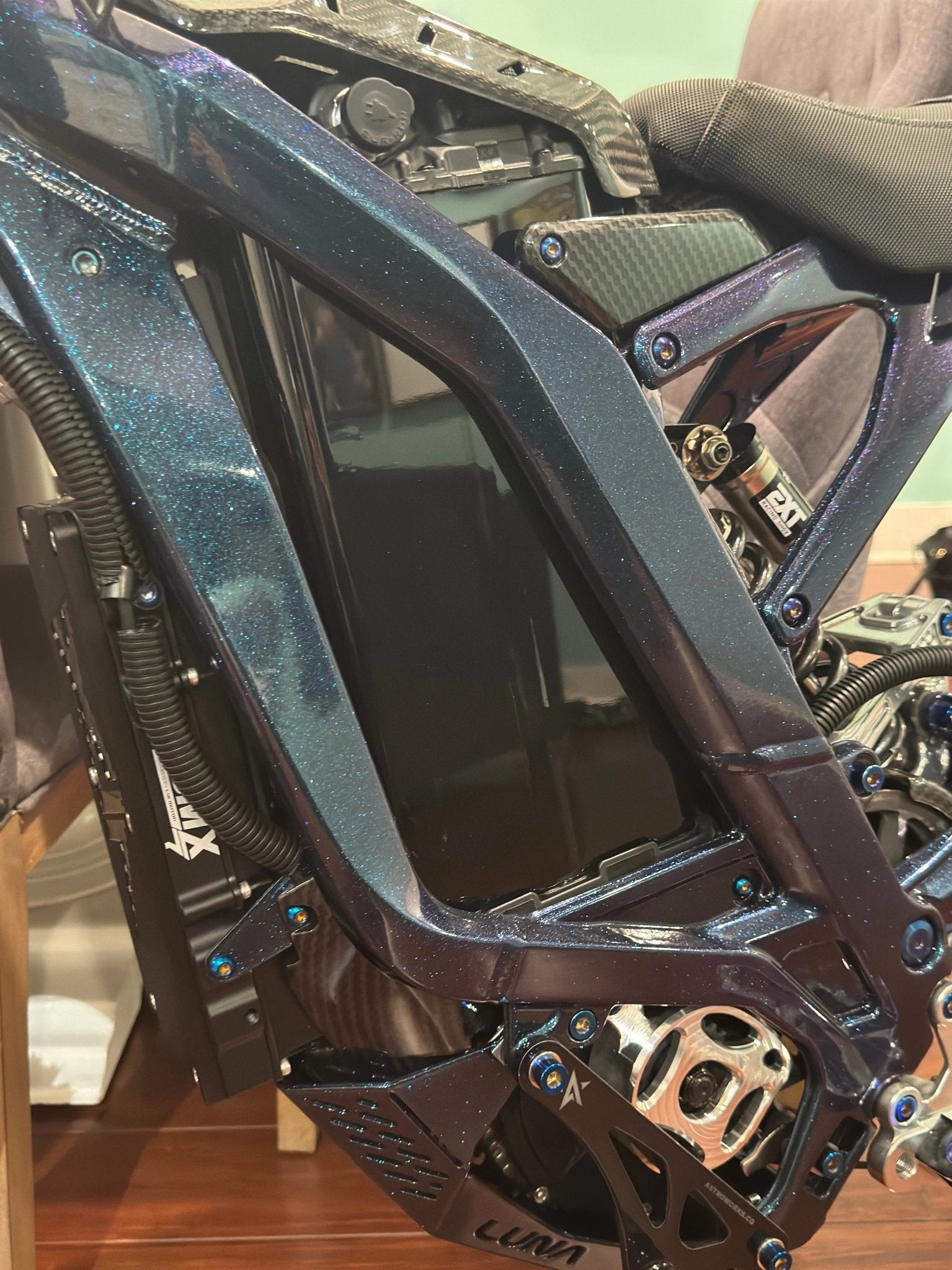Detail of invisible battery wrap edge with no lifting
