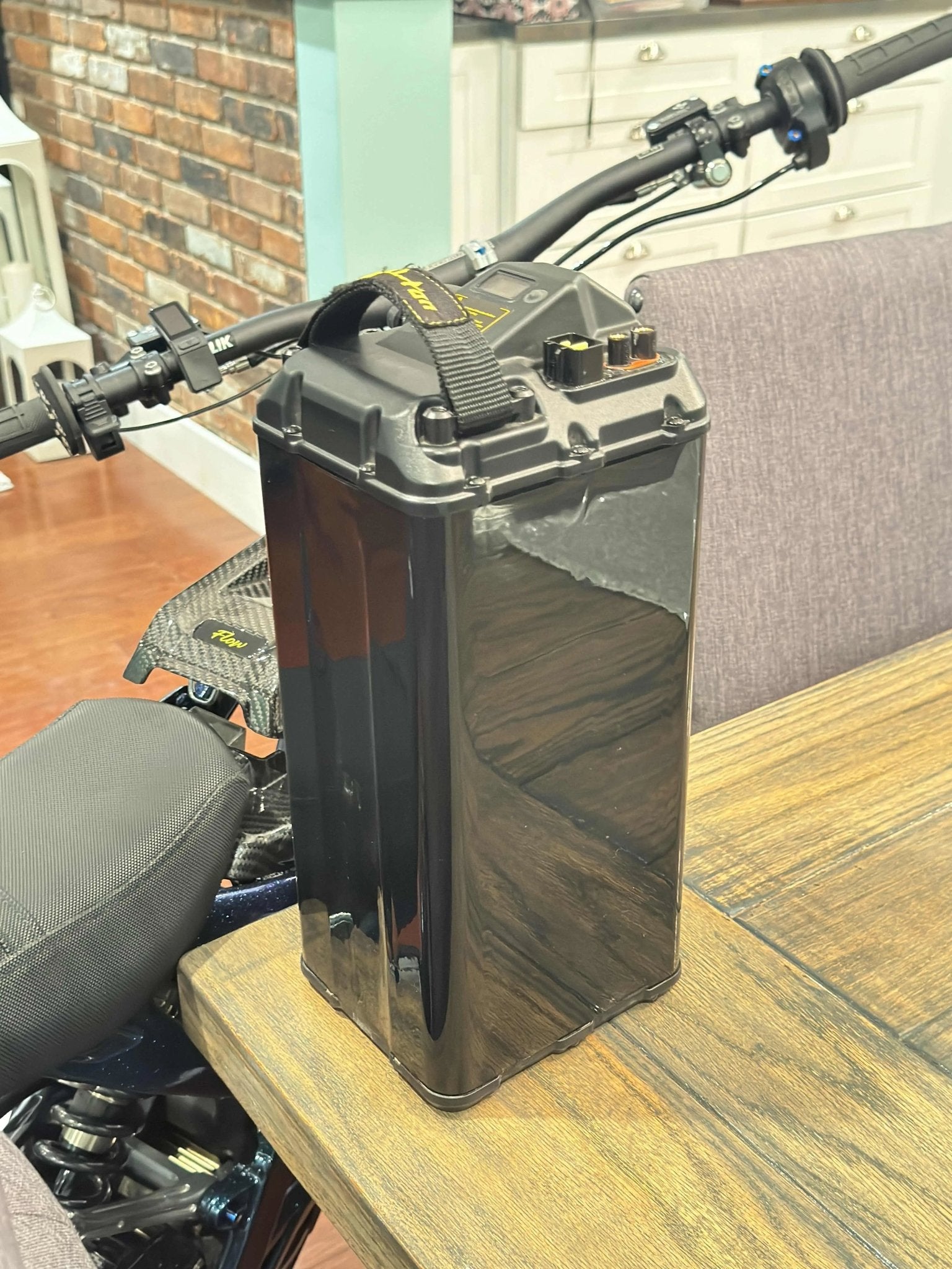 Invisible battery wrap reflecting light on an e-moto pack