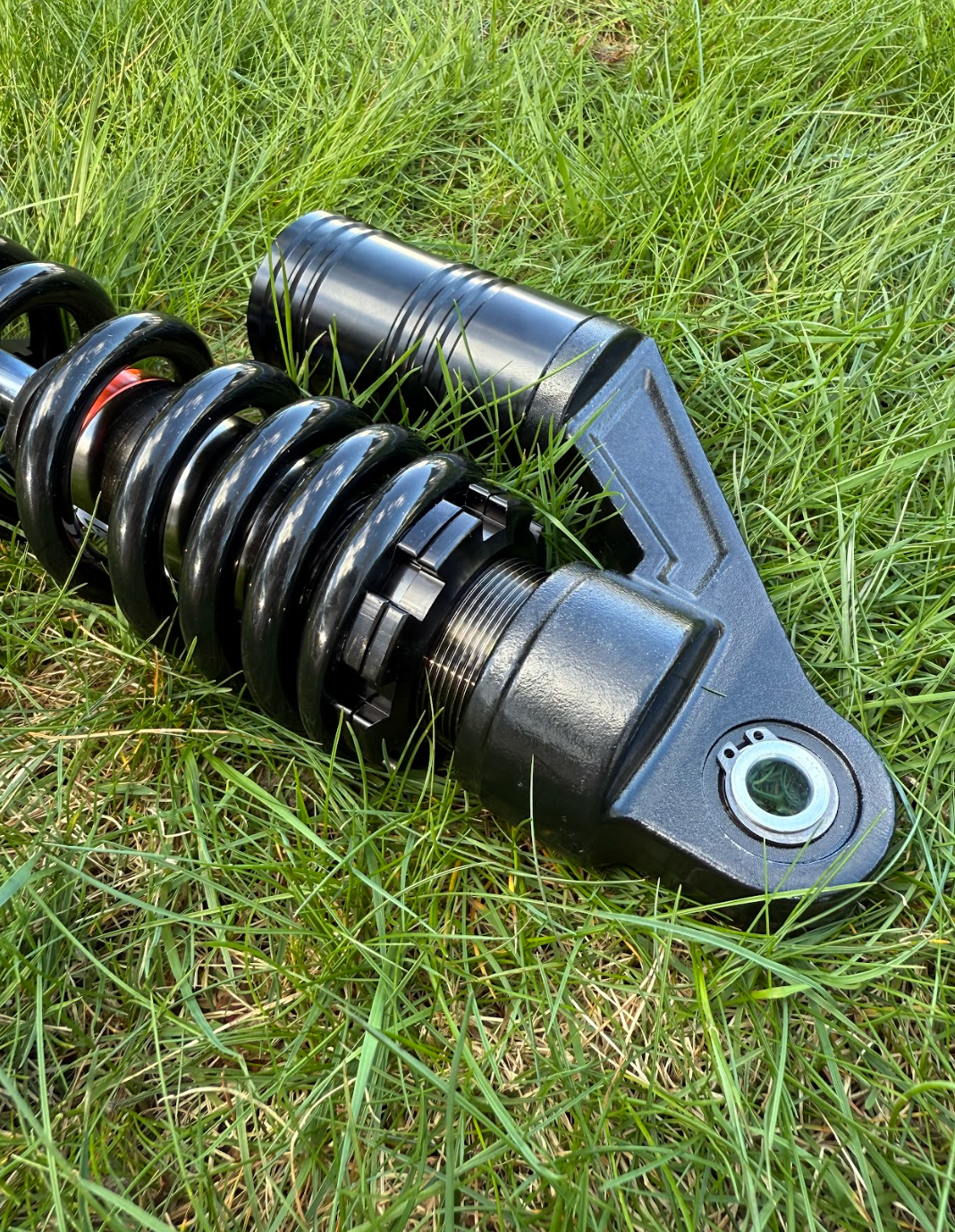 Front fork and shock color options for the Tuttio/Yozma