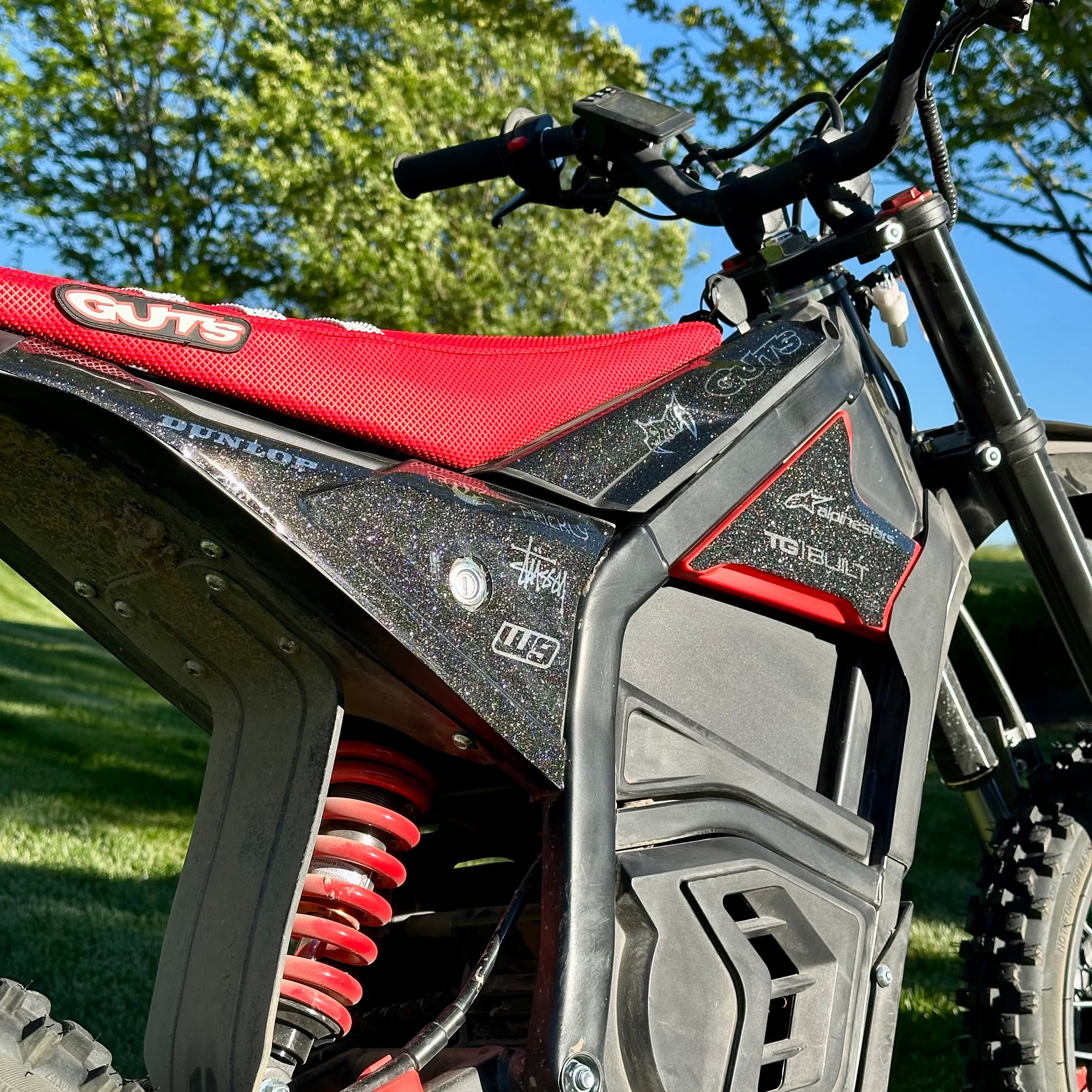 Yozma IN10 vinyl graphics kit showing finish and panel coverage