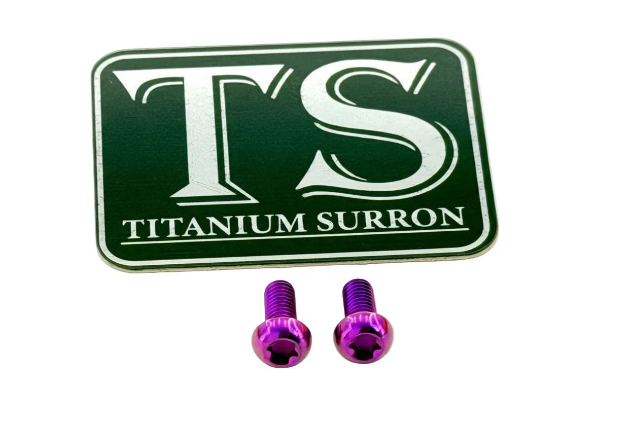 Formula reservoir titanium bolt thread detail